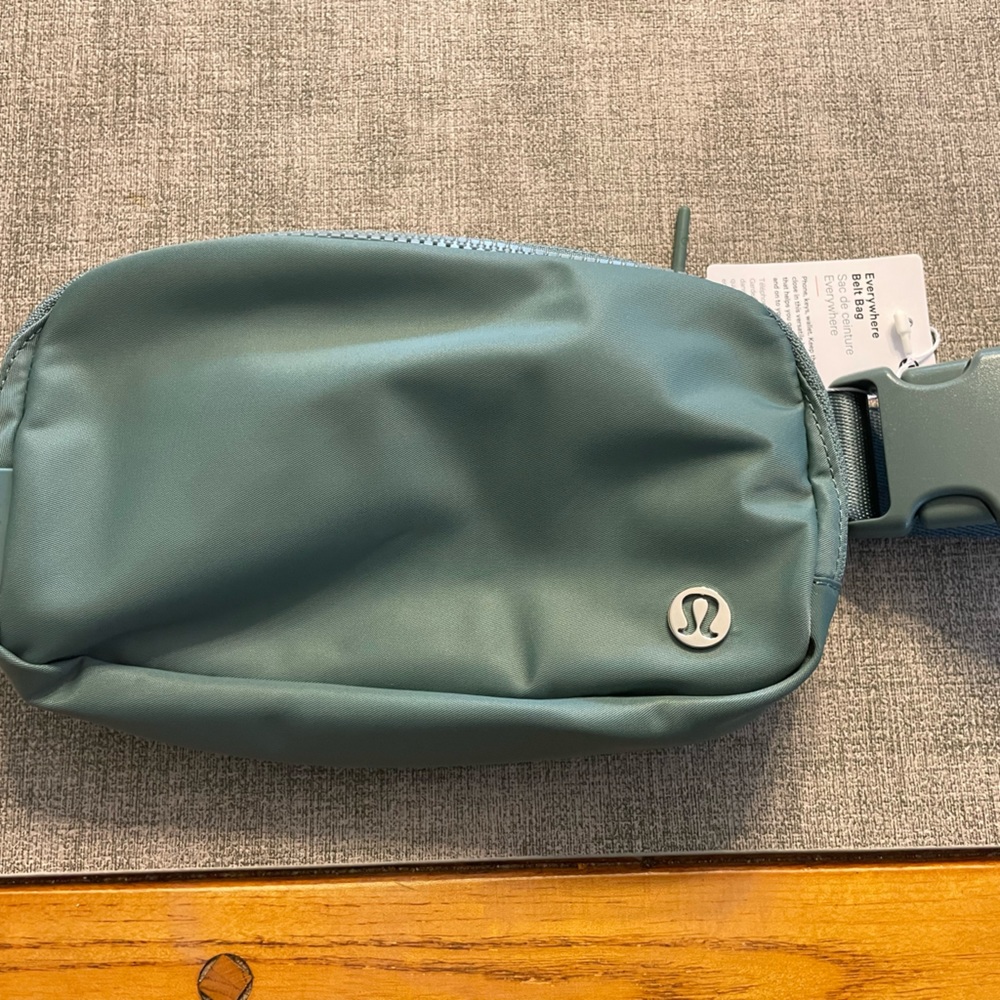 Lululemon Everywhere Belt Bag